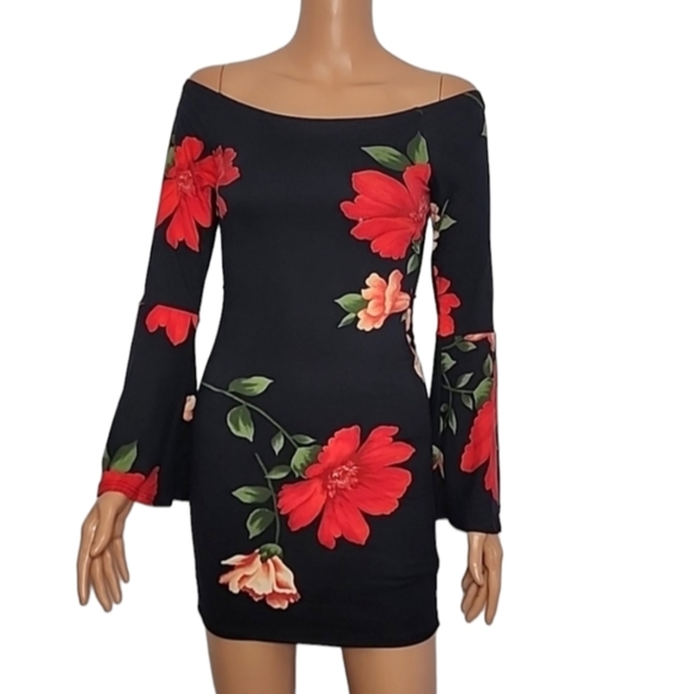 BLACK‎ BEAD Black floral dress with off-the-shoulder bell sleeves Size M